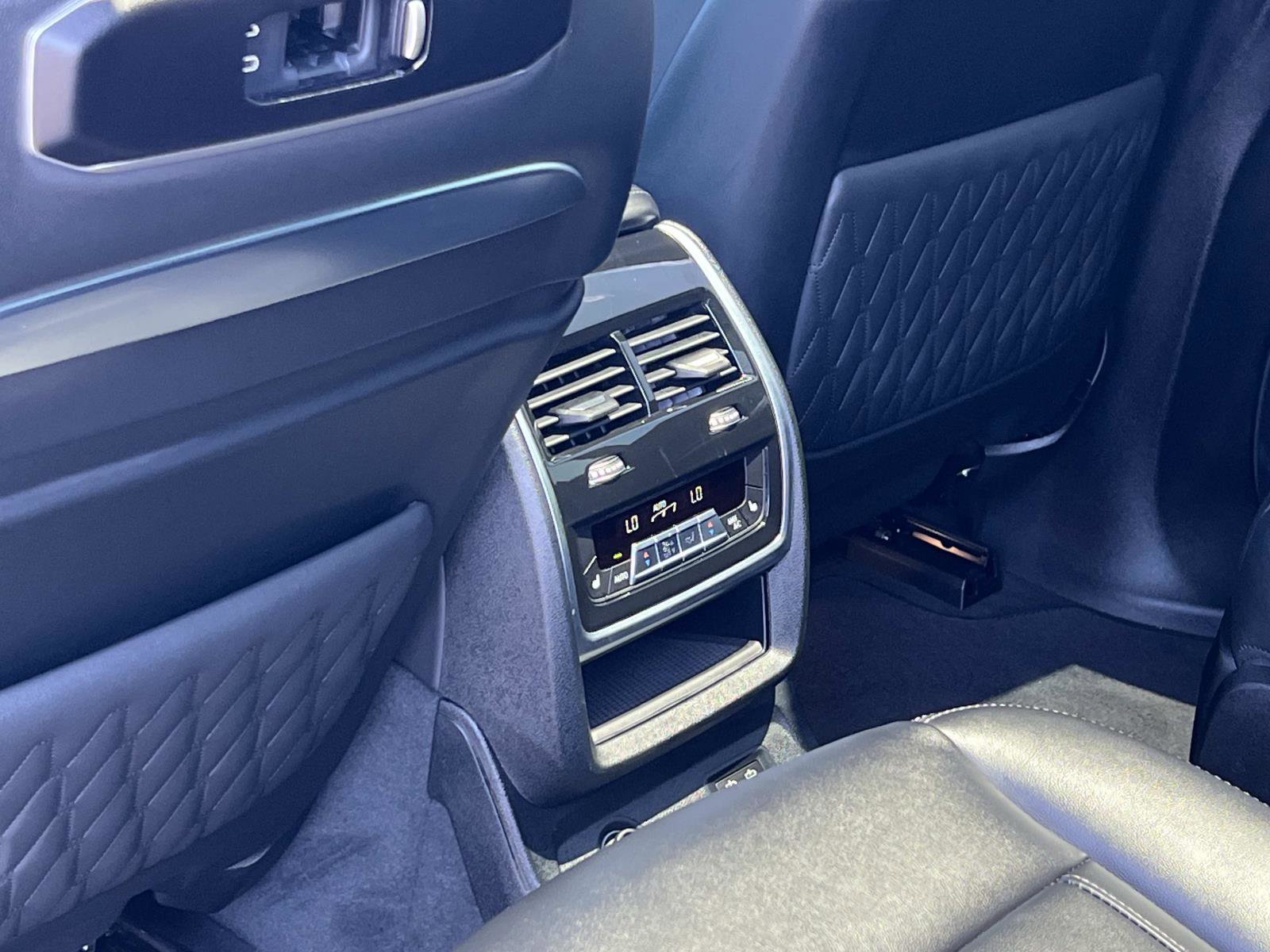 Used 2023 BMW X7 M60i w/ Executive Package AWD/4WD image 25