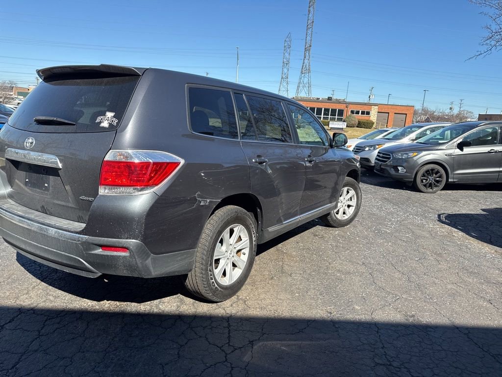 Used 2012 Toyota Highlander SE w/ Tow Pkg image 6