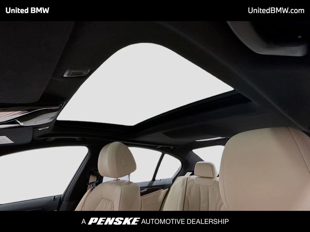 Used 2022 BMW 540i w/ M Sport Package RWD image 12