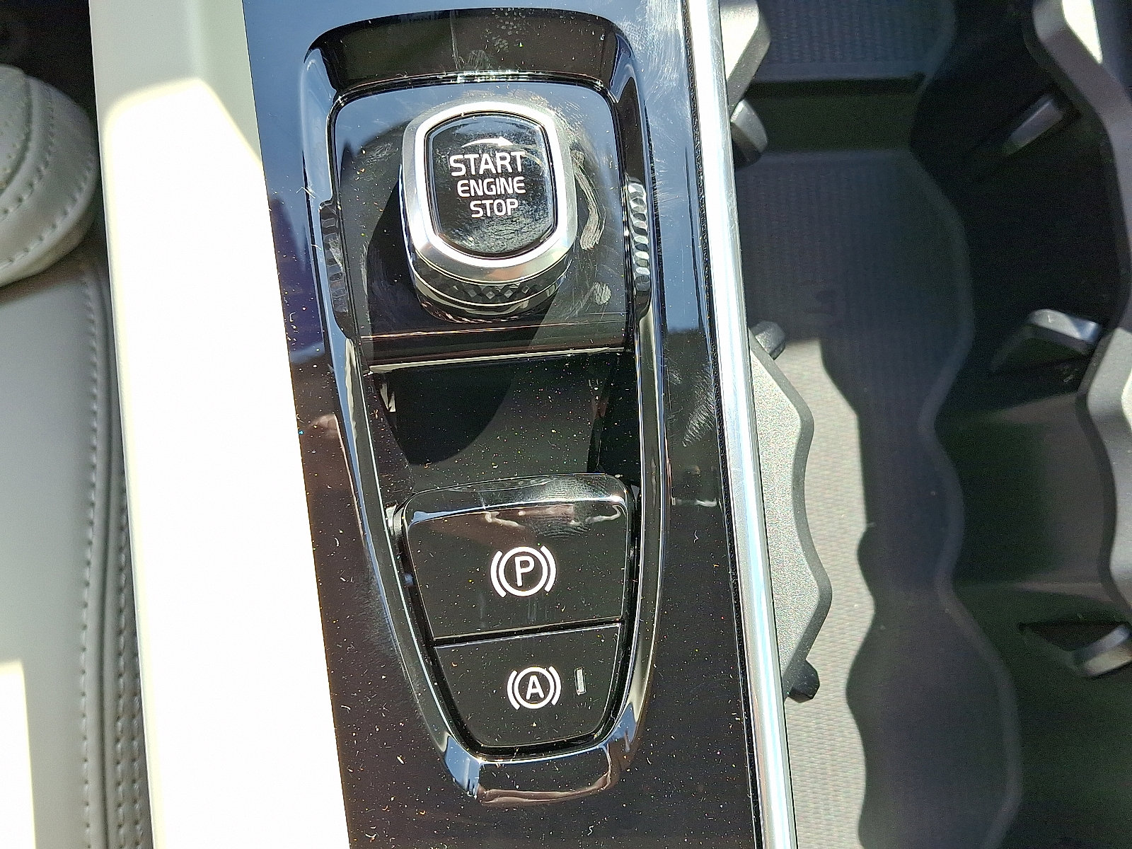 New 2026 Volvo XC60 B5 Ultra w/ Protection Package Premier image 13
