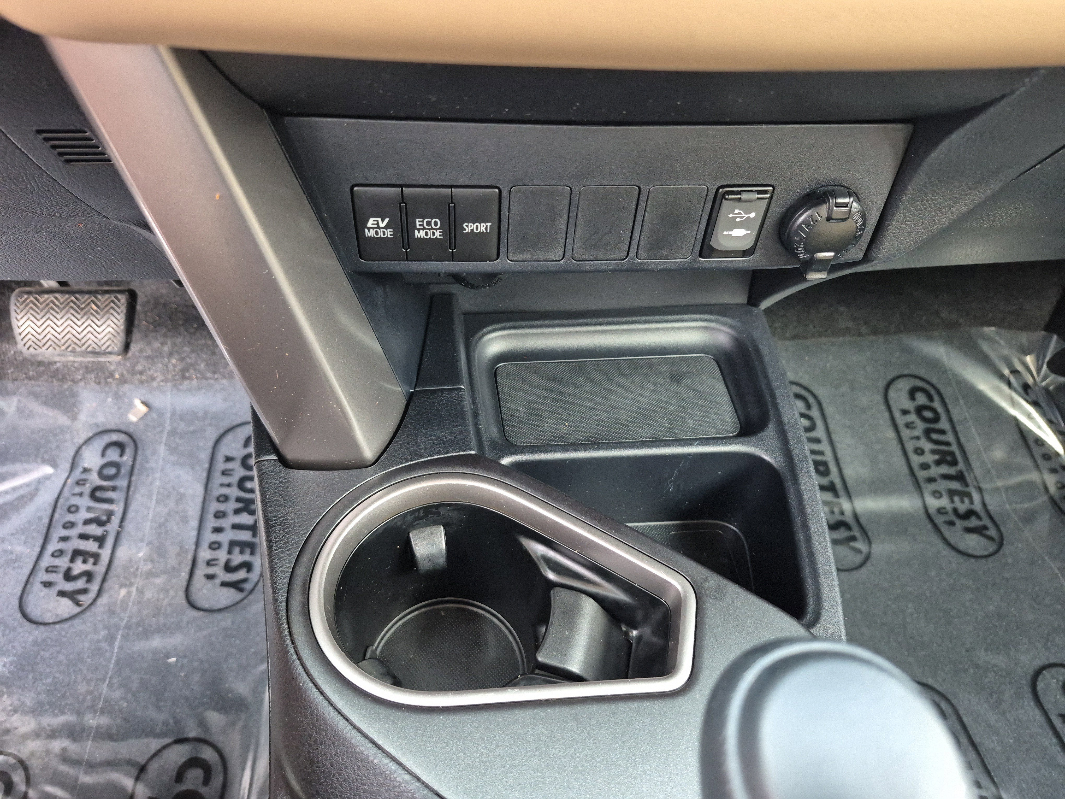 Used 2016 Toyota RAV4 XLE w/ Convenience Package AWD/4WD image 24