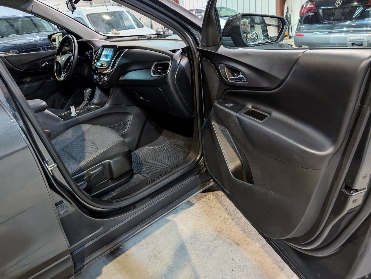 Used 2018 Chevrolet Equinox LT image 27