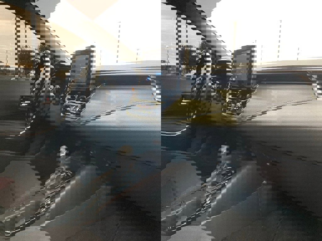 Used 2025 Toyota Corolla SE image 12