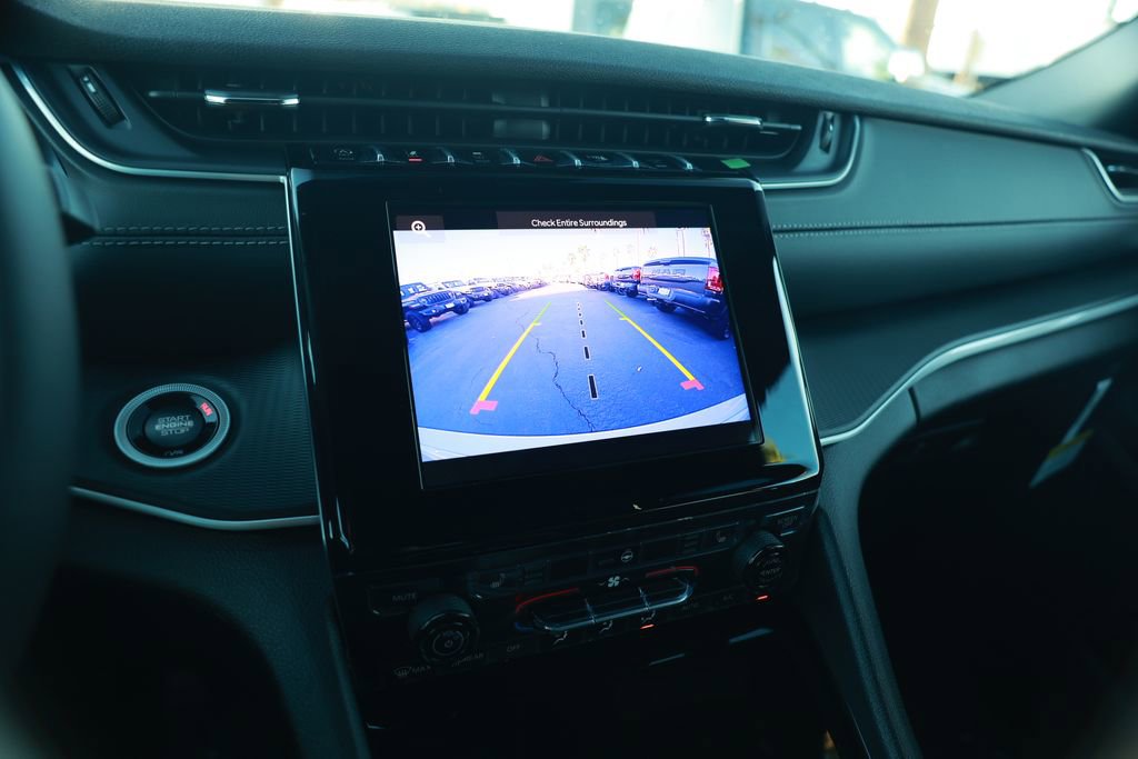 New 2025 Jeep Grand Cherokee Altitude image 19