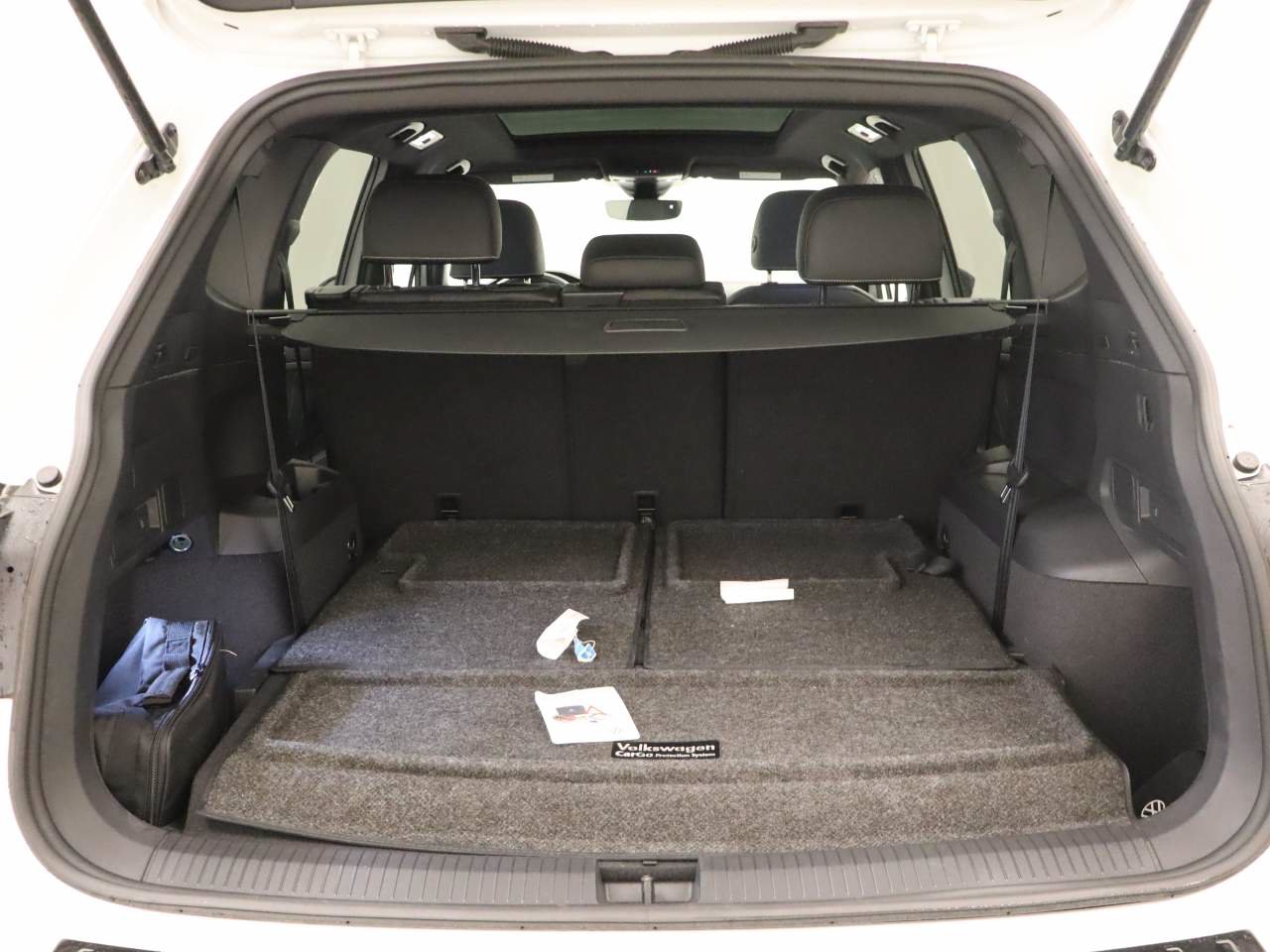 Used 2023 Volkswagen Tiguan SE R-Line FWD image 16