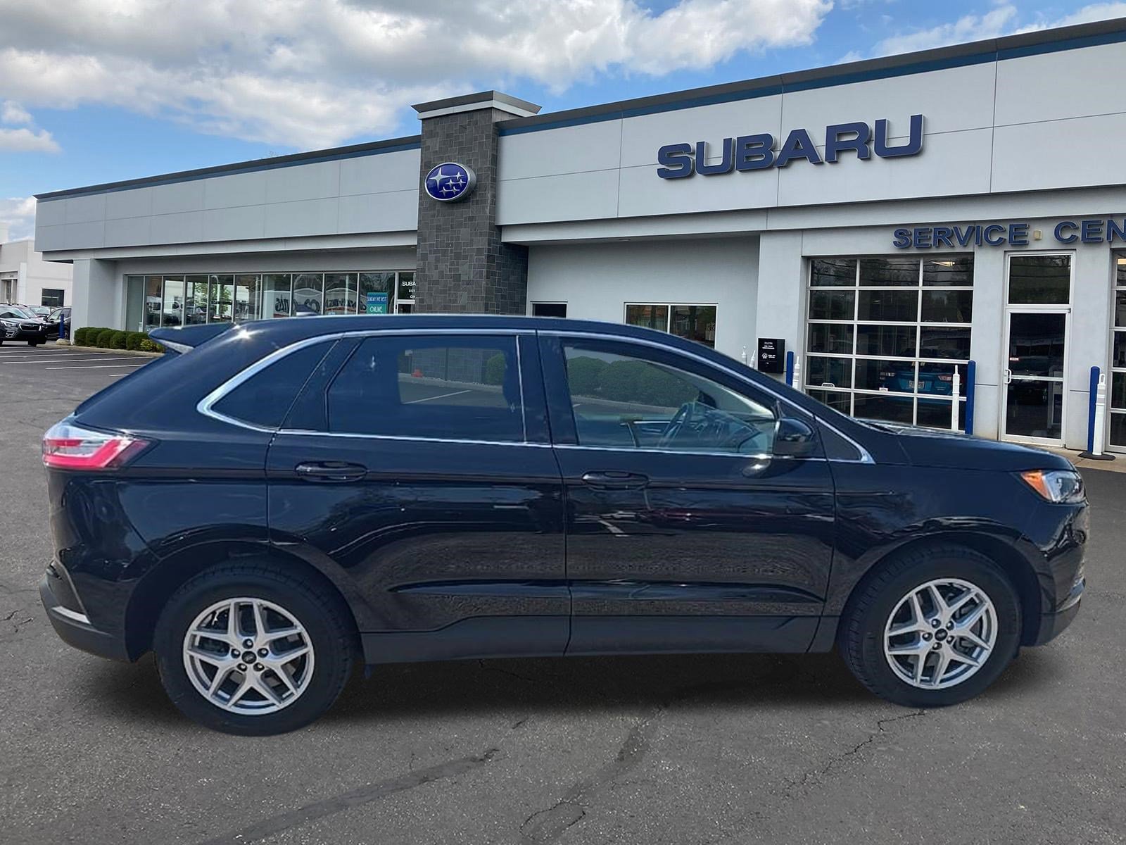 Used 2024 Ford Edge SEL image 2