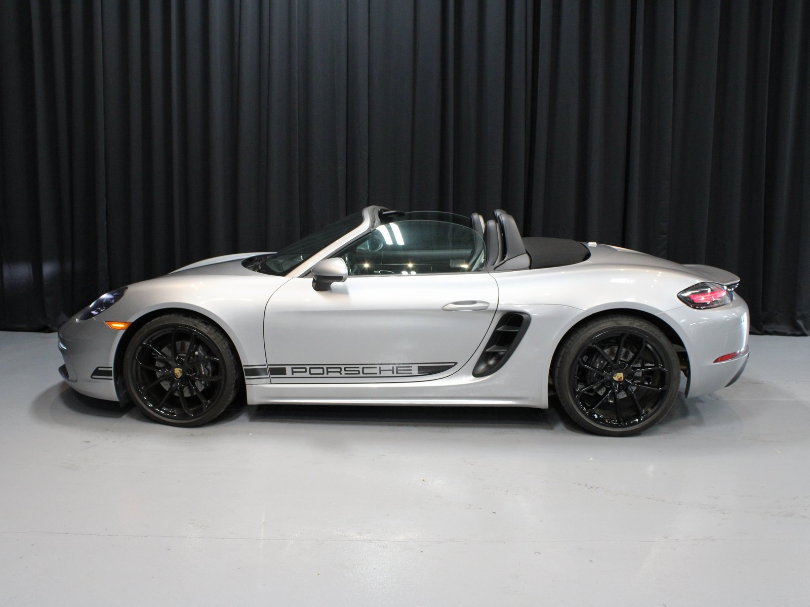 Used 2024 Porsche 718 Boxster image 2