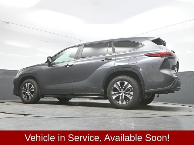 Used 2023 Toyota Highlander XLE AWD/4WD image 45