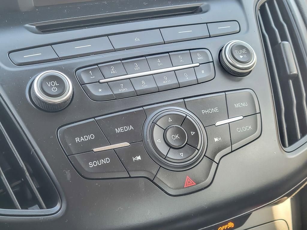 Used 2015 Ford Focus SE image 16
