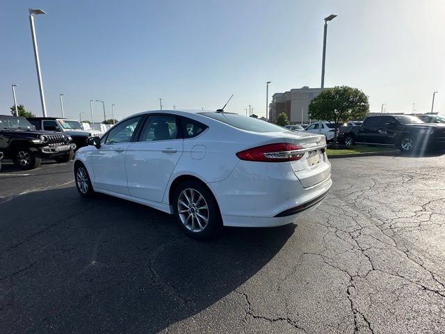 Used 2017 Ford Fusion SE w/ Fusion SE Technology Package FWD image 10