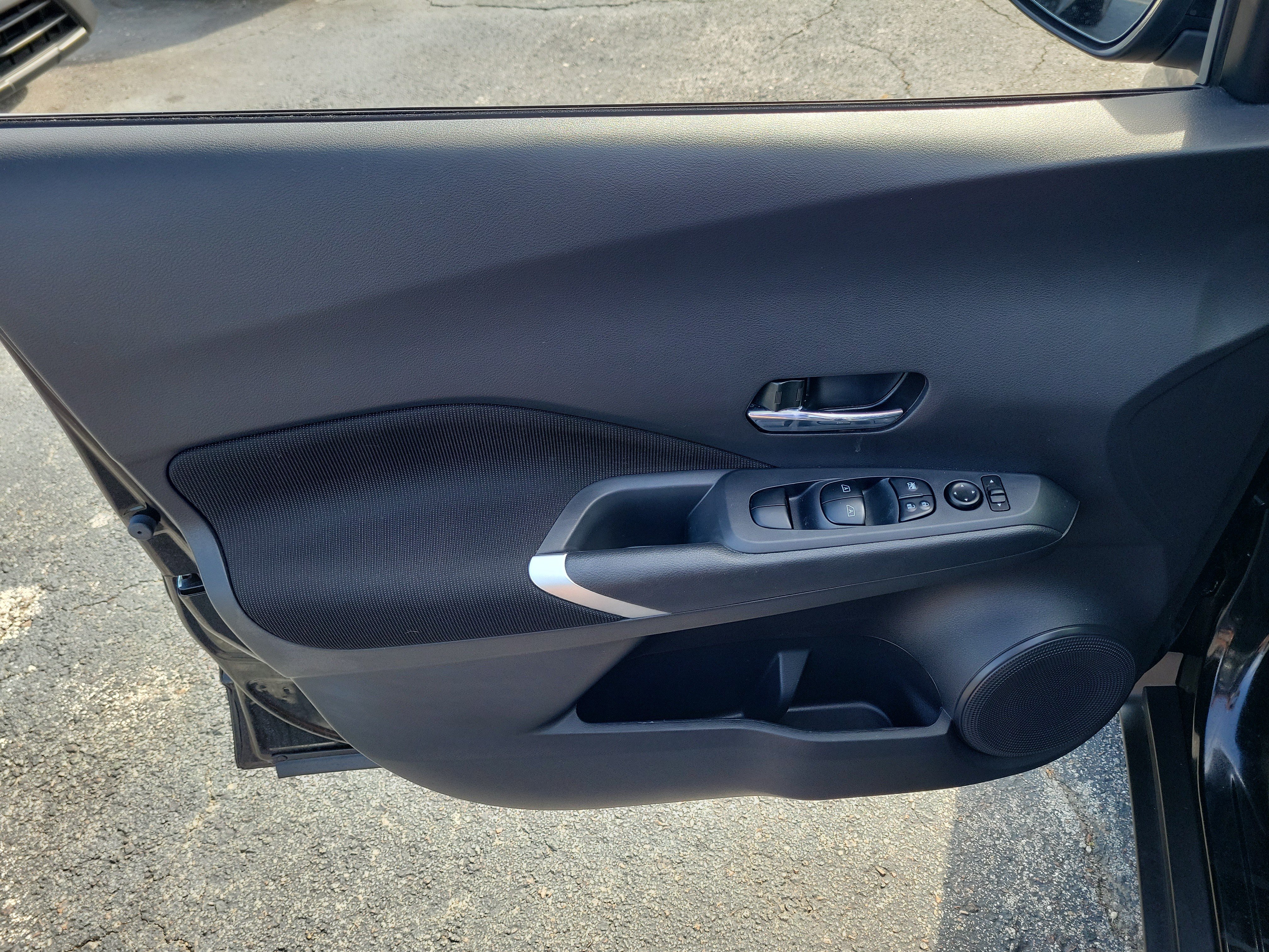 Certified 2024 Nissan Kicks SV FWD image 9
