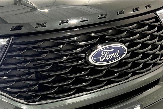Used 2024 Ford Explorer ST-Line w/ Class IV Trailer Tow Package image 32