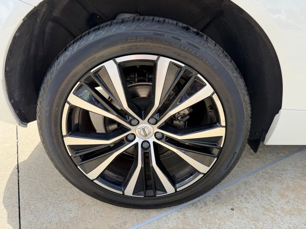 Used 2023 Volvo XC60 B5 Plus w/ Climate Package image 9