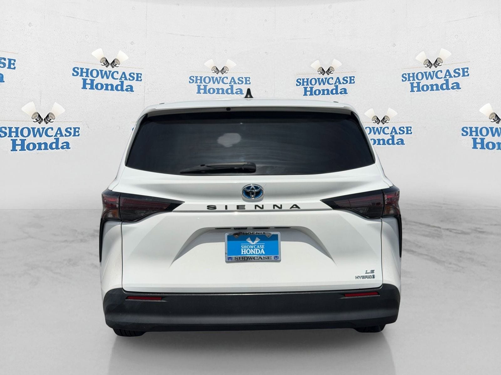 Used 2023 Toyota Sienna LE image 6