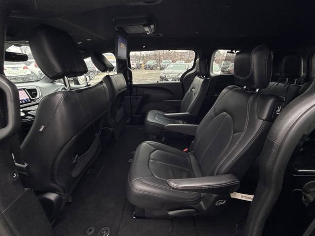 Used 2019 Chrysler Pacifica Touring-L w/ S Appearance Package image 34