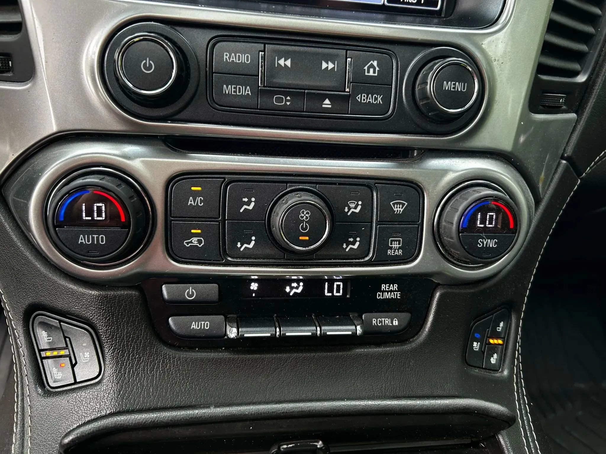 Used 2018 Chevrolet Suburban Premier image 26