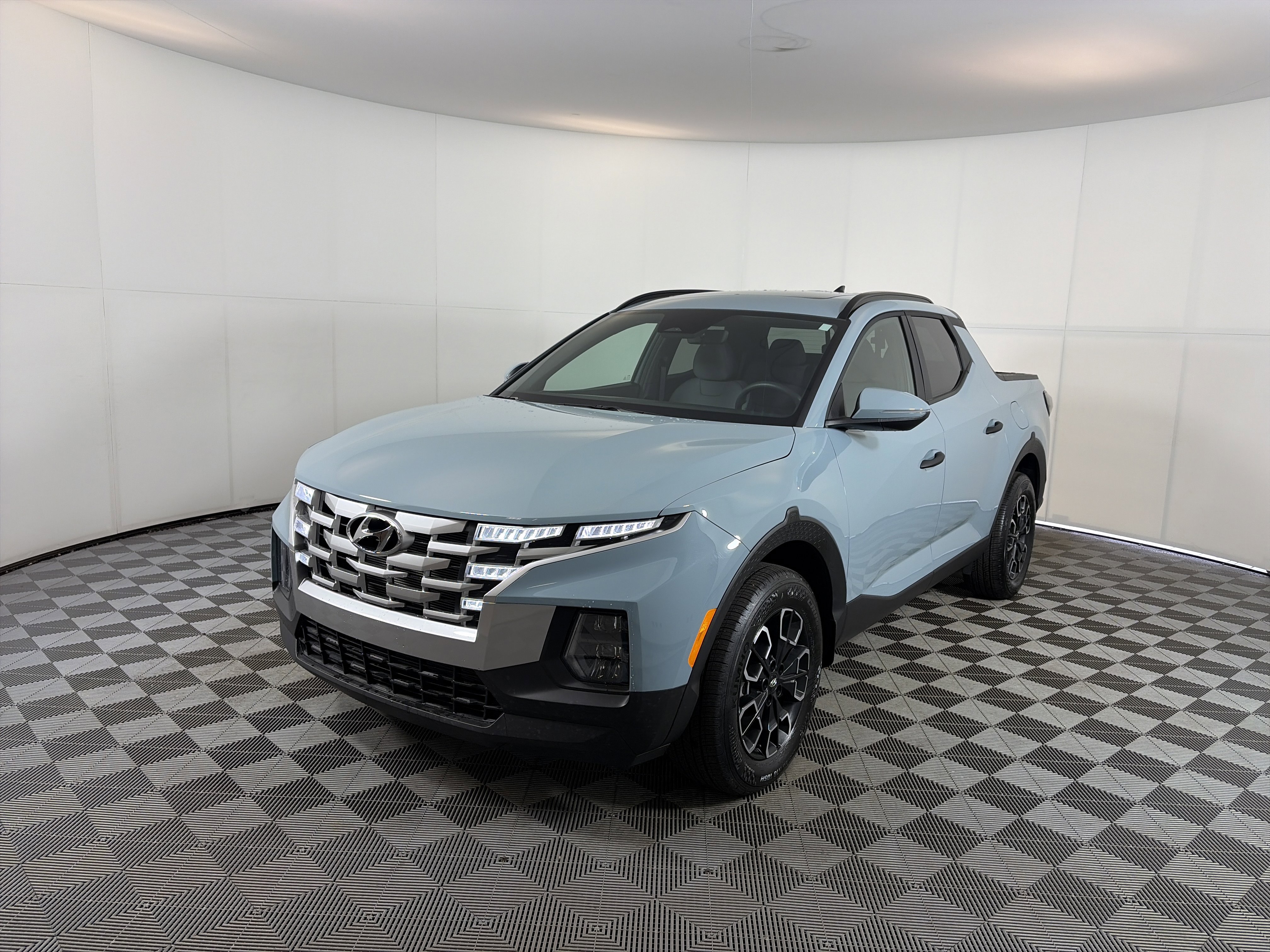 Used 2024 Hyundai Santa Cruz SEL w/ Activity Package image 2