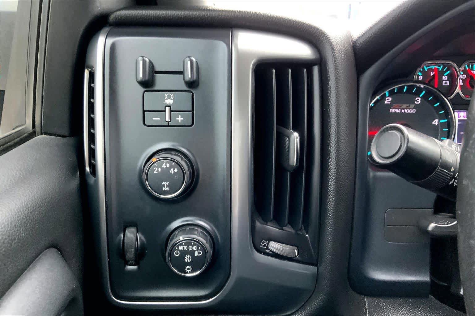 Used 2016 Chevrolet Silverado 3500 LT w/ LT Convenience Package AWD/4WD image 32