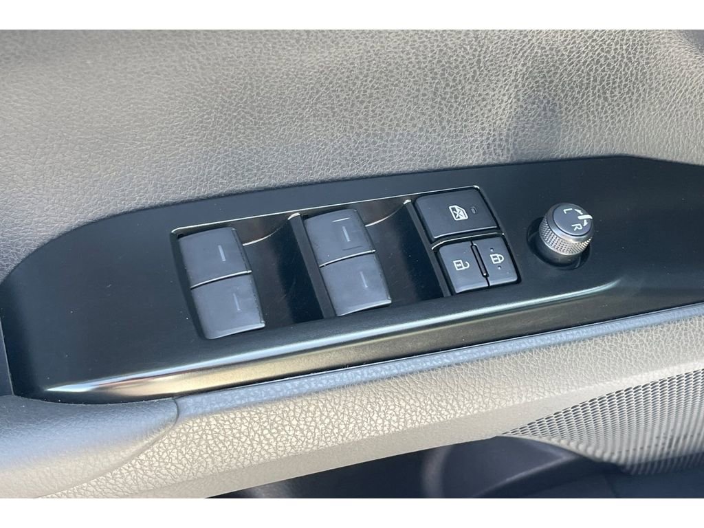 Used 2025 Toyota Camry SE w/ Convenience Package FWD image 13