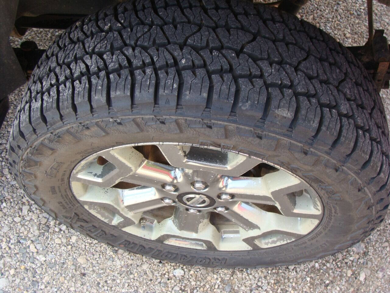 Used 2018 Nissan Titan SV w/ SV Convenience Package image 14