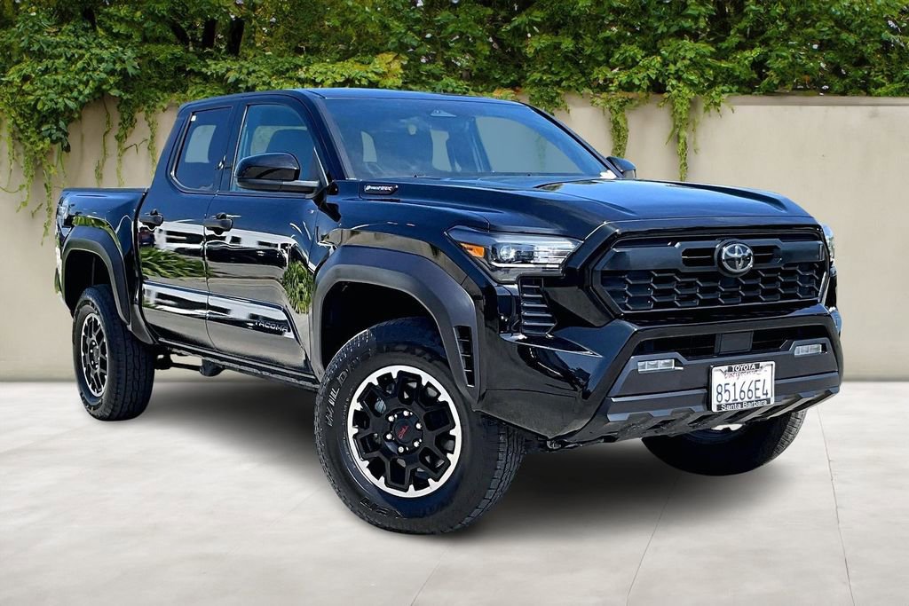 Certified 2025 Toyota Tacoma TRD Off-Road AWD/4WD image 1