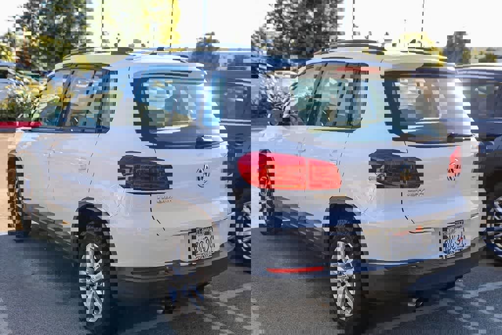 Used 2017 Volkswagen Tiguan S image 6