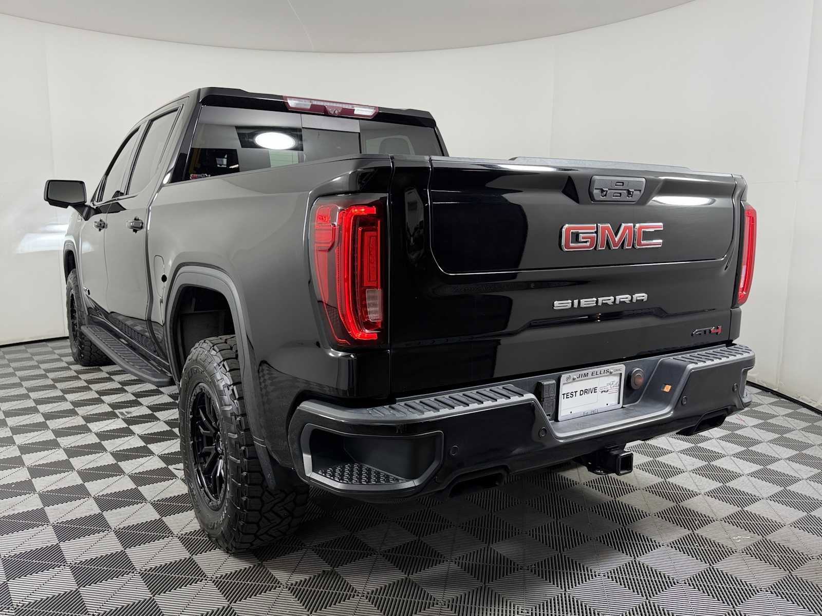Used 2021 GMC Sierra 1500 AT4 w/ AT4 Premium Package AWD/4WD image 4
