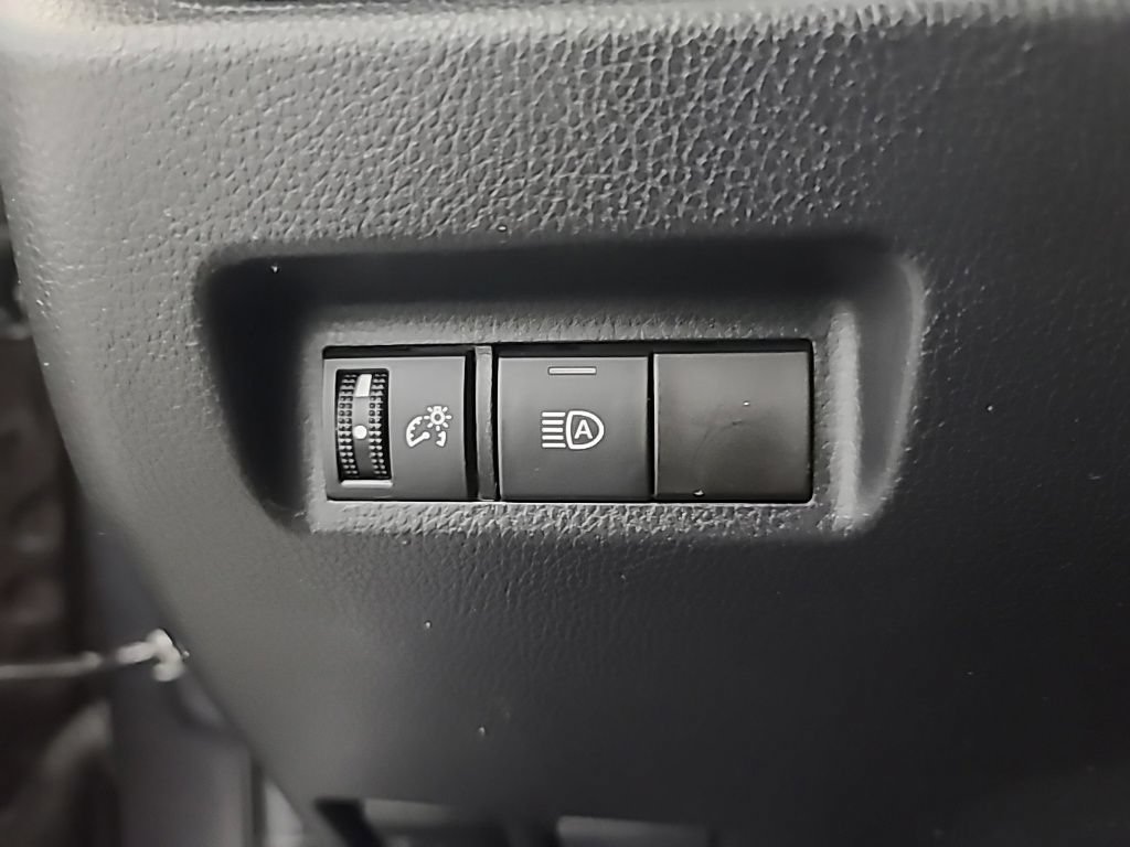 Used 2021 Toyota RAV4 XLE AWD/4WD image 28