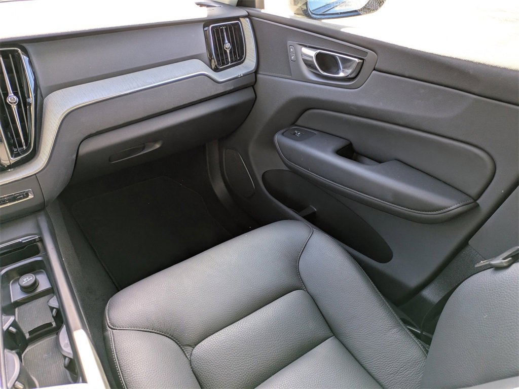 Certified 2025 Volvo XC60 B5 Plus image 17
