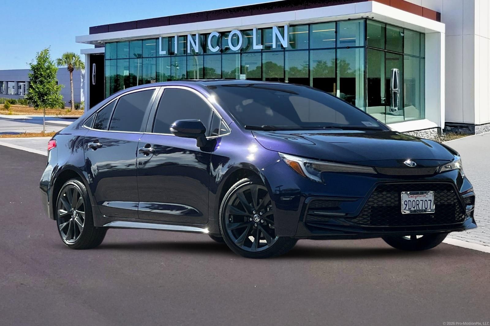 Used 2023 Toyota Corolla SE w/ SE Package FWD image 2