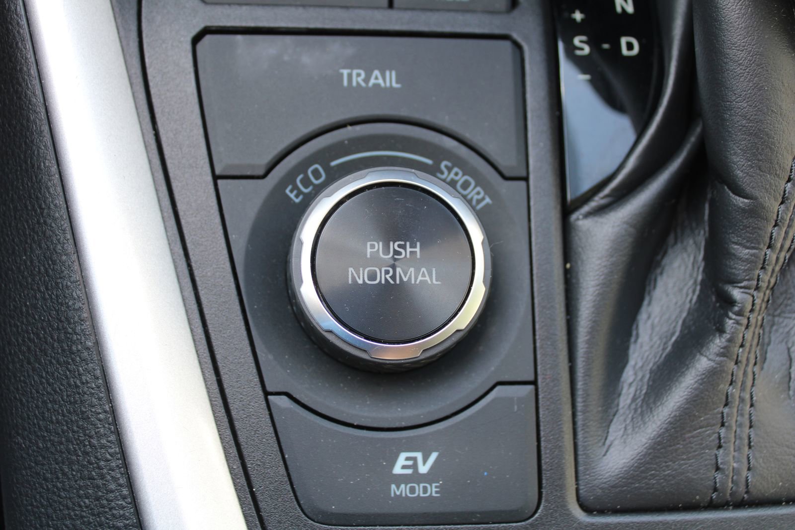 Used 2024 Toyota RAV4 XLE AWD/4WD image 35