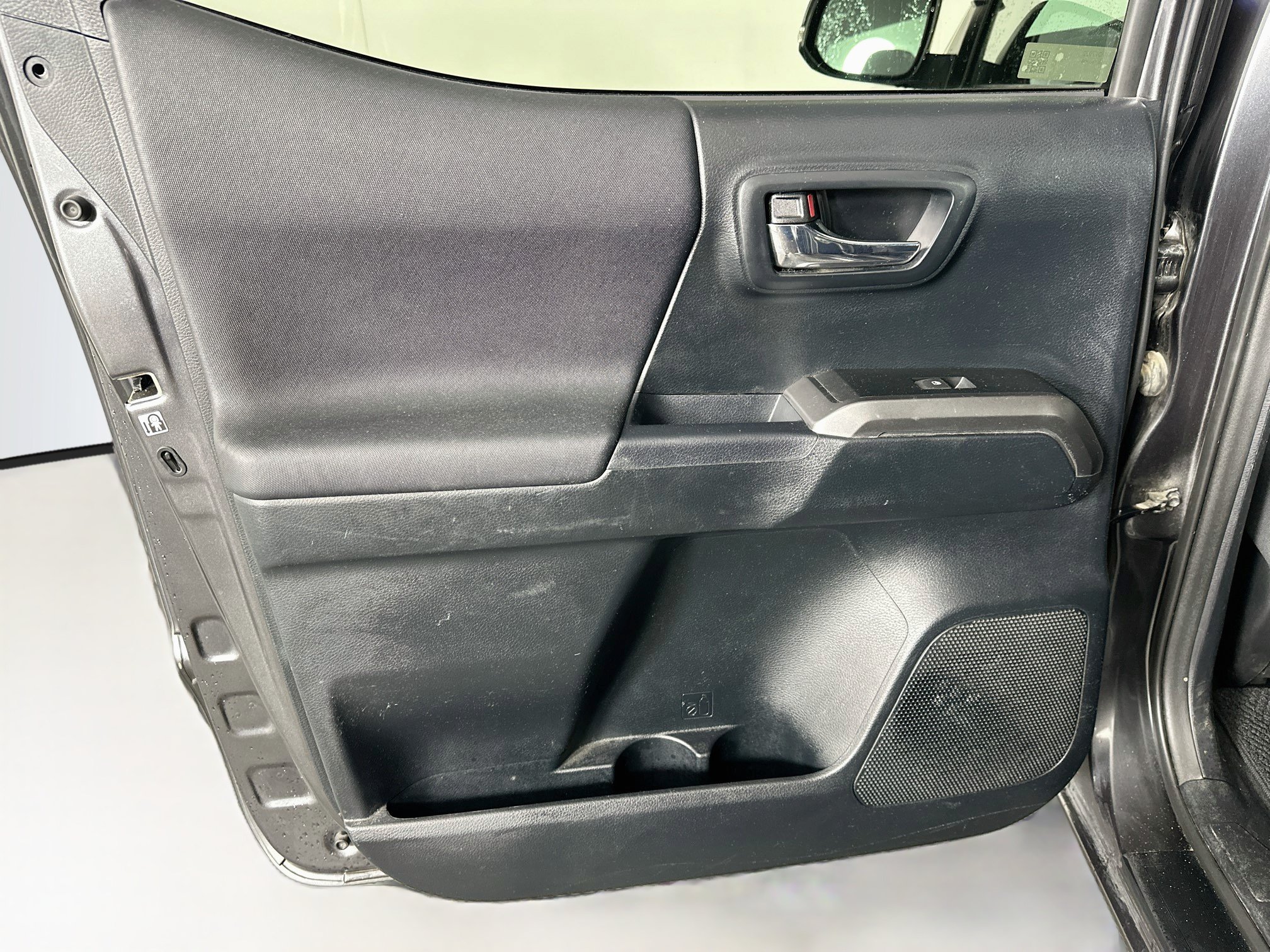 Used 2016 Toyota Tacoma TRD Sport RWD image 26