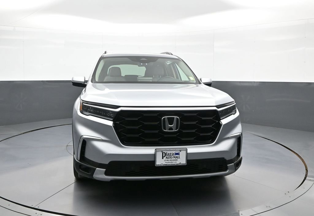 Certified 2023 Honda Pilot Touring image 2