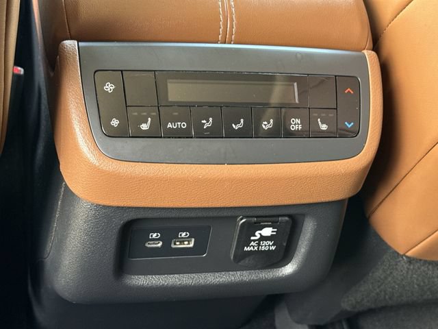 Used 2022 Nissan Pathfinder Platinum w/ Cargo Package FWD image 11