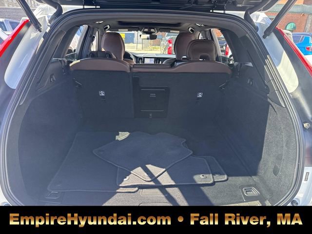 Used 2023 Volvo XC60 B5 Plus image 7