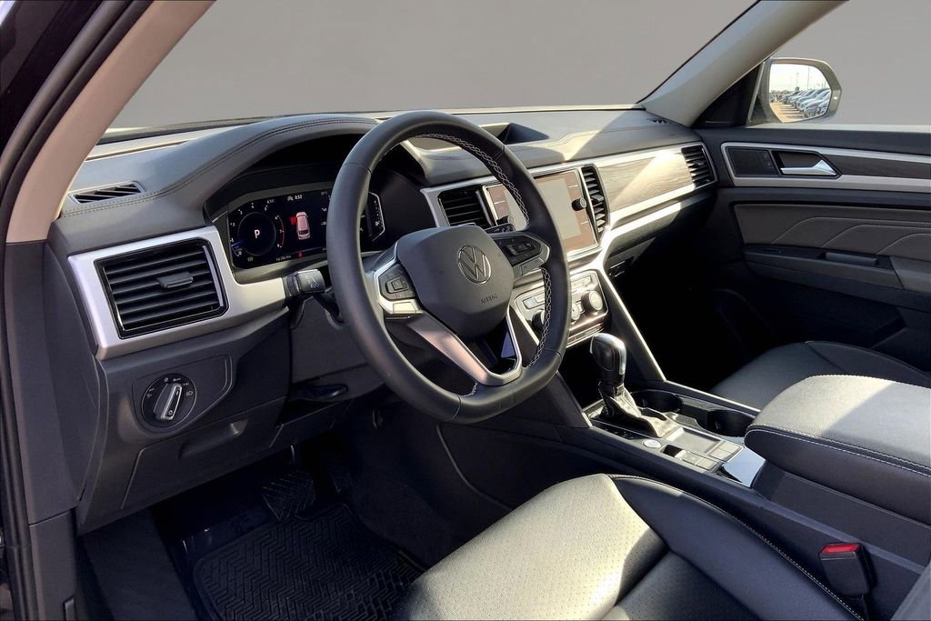 Used 2023 Volkswagen Atlas SE w/ Panoramic Sunroof Package image 14