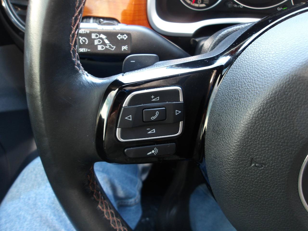 Used 2013 Volkswagen Beetle Turbo FWD image 15