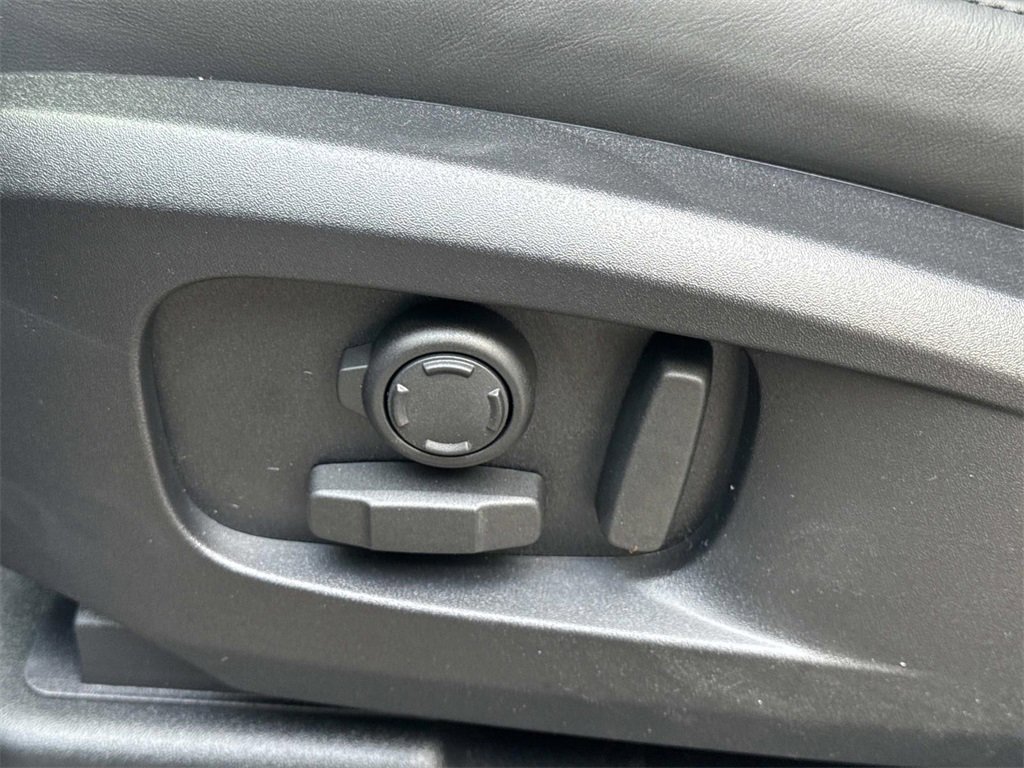 New 2026 Land Rover Defender 110 X-Dynamic SE image 28