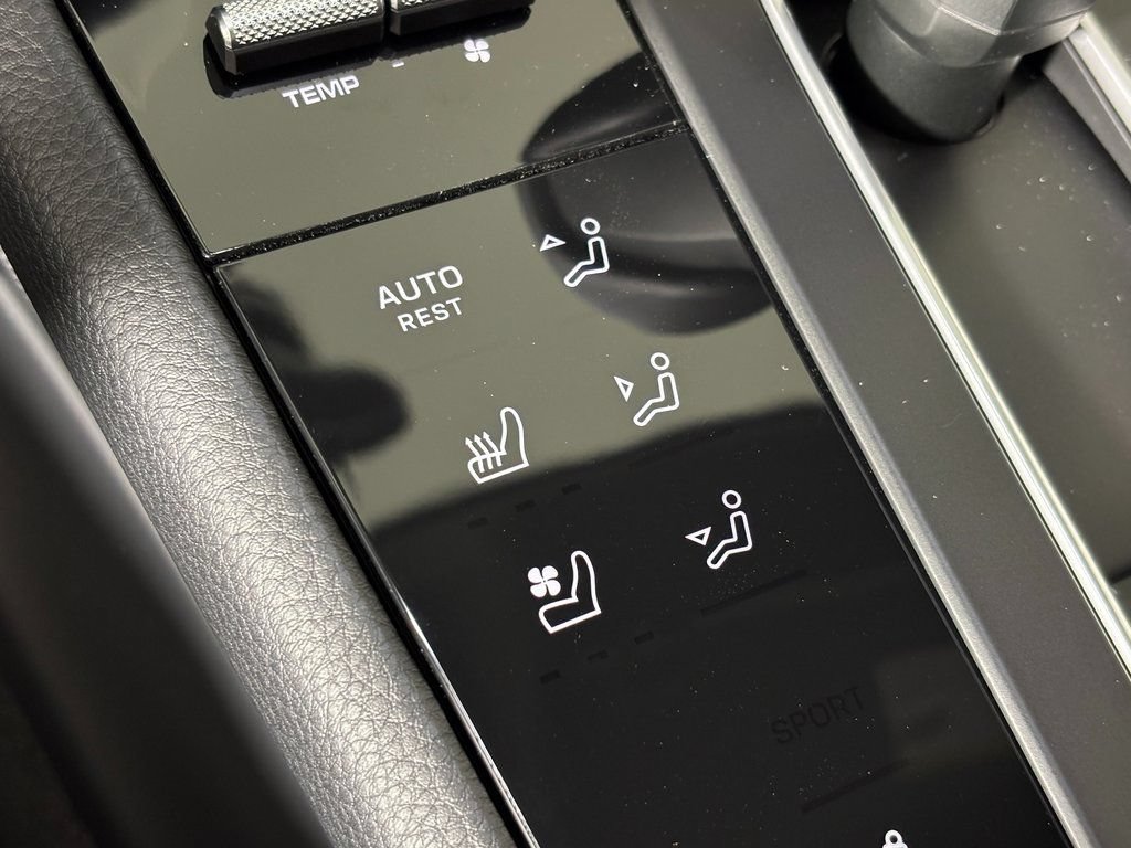 Used 2026 Porsche Macan Turbo AWD/4WD image 30