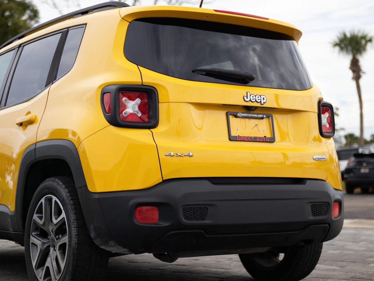Used 2016 Jeep Renegade Latitude w/ Popular Equipment Group AWD/4WD image 10