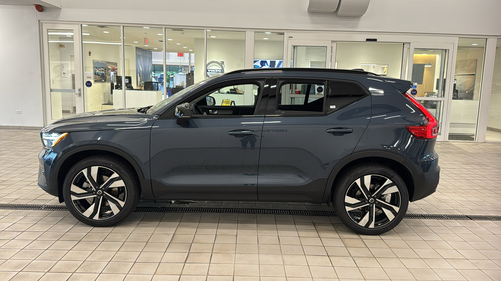 New 2026 Volvo XC40 B5 Ultra w/ Protection Package Premier AWD/4WD image 8
