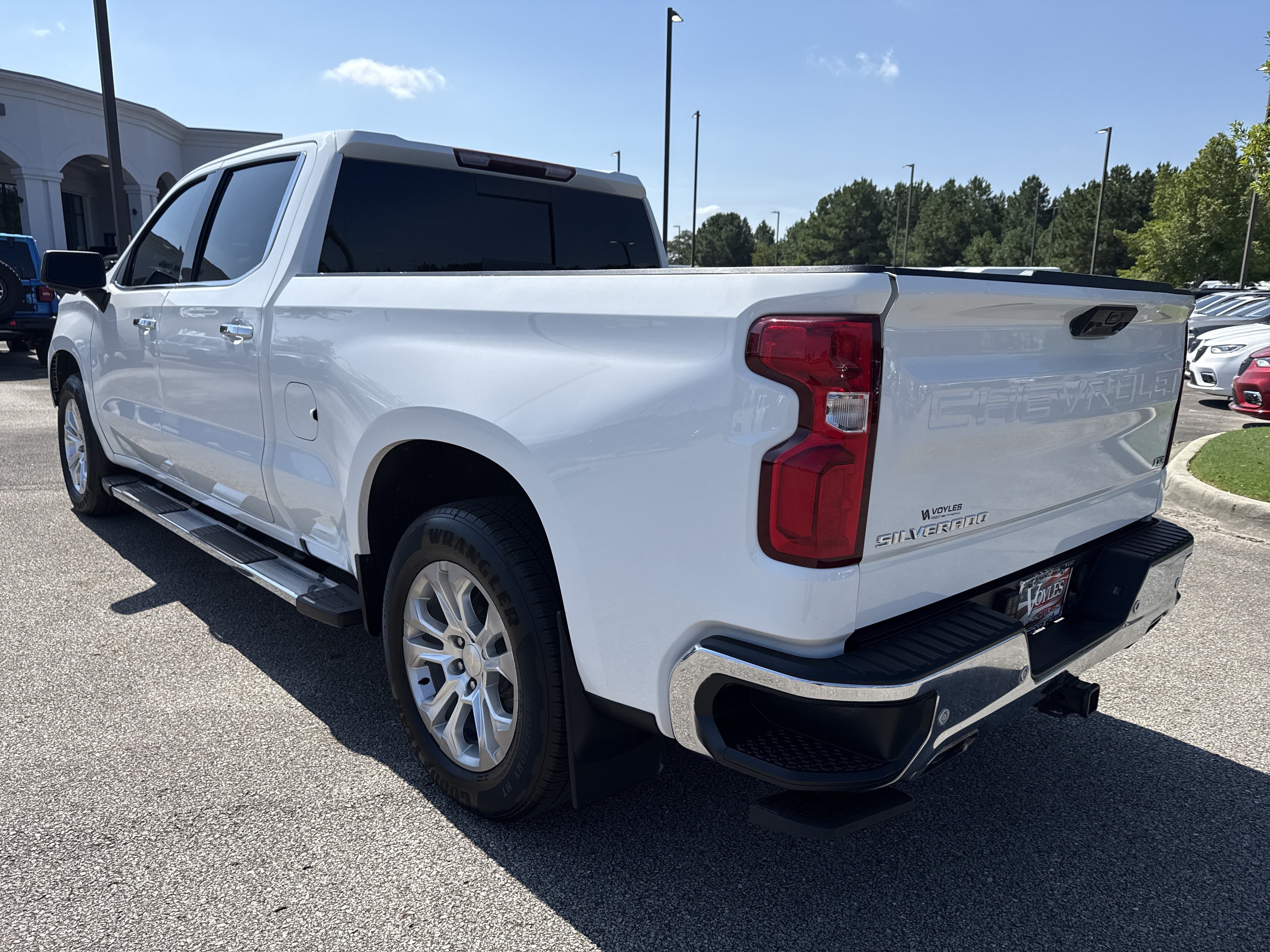 Used 2024 Chevrolet Silverado 1500 LTZ AWD/4WD image 5