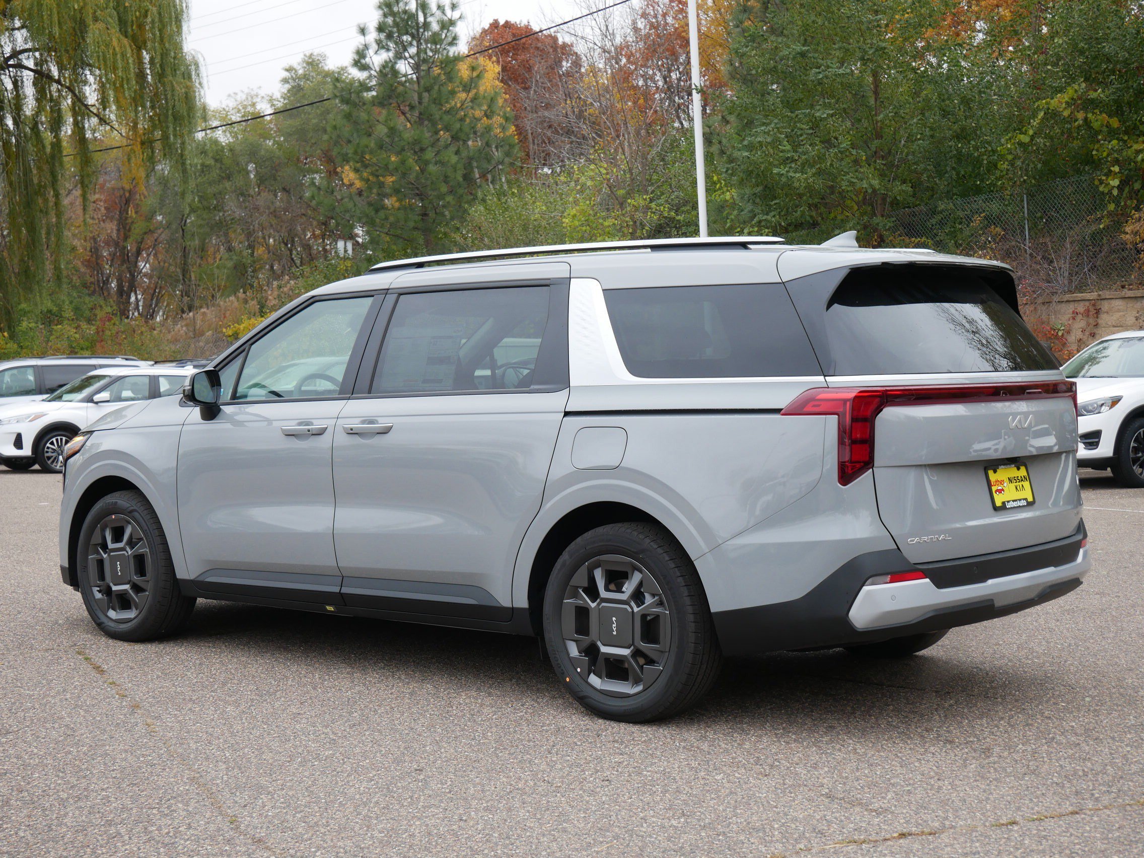 New 2026 Kia Carnival EX image 3