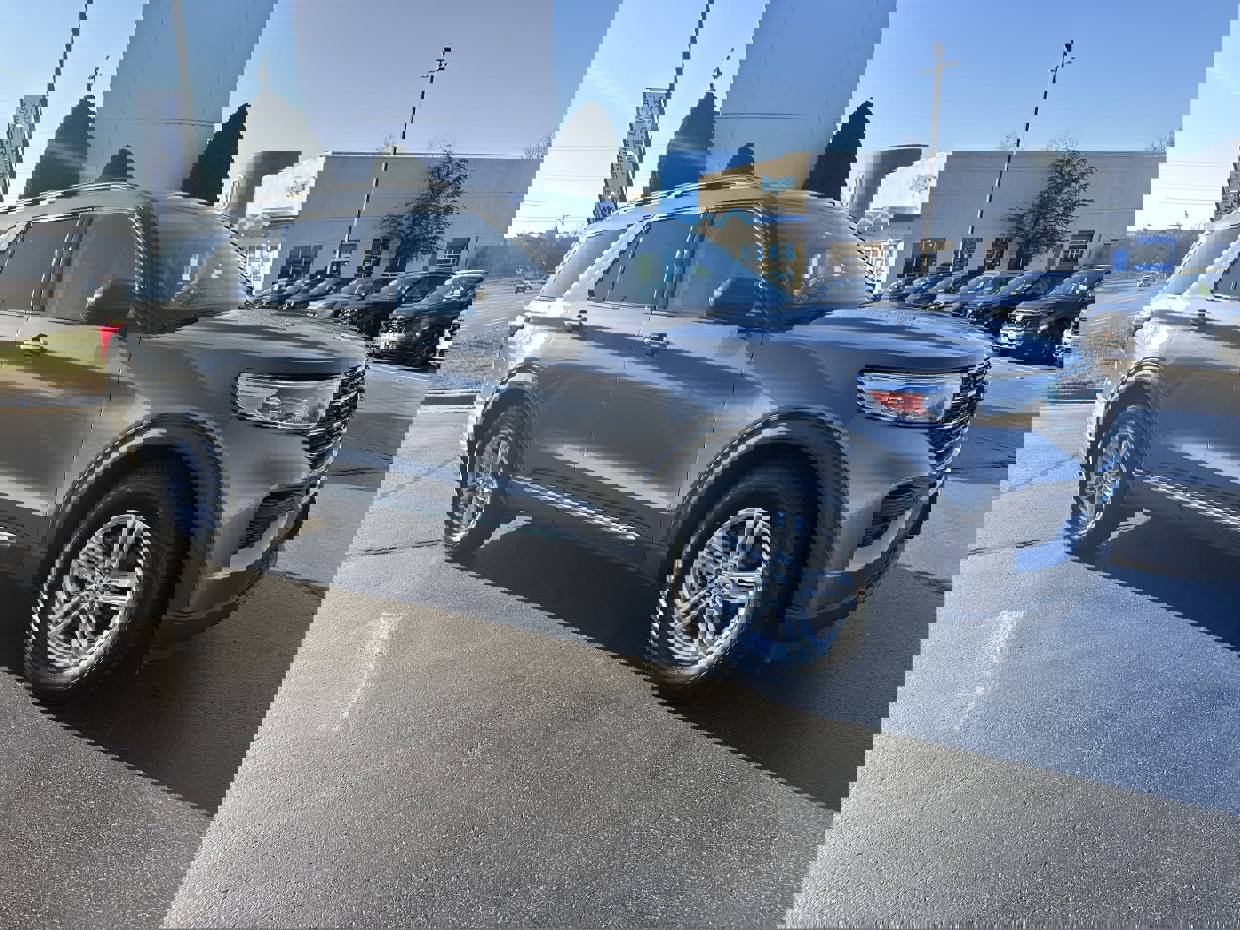 Used 2021 Ford Explorer XLT image 1