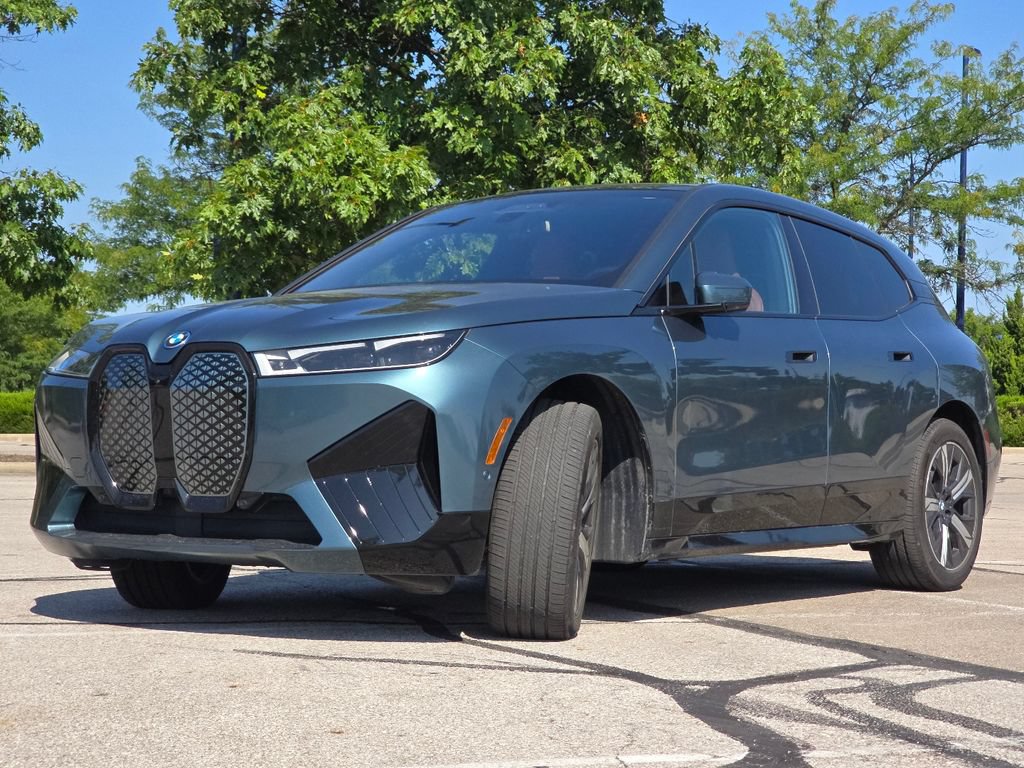 Used 2022 BMW iX xDrive50 w/ Premium Package AWD/4WD image 11