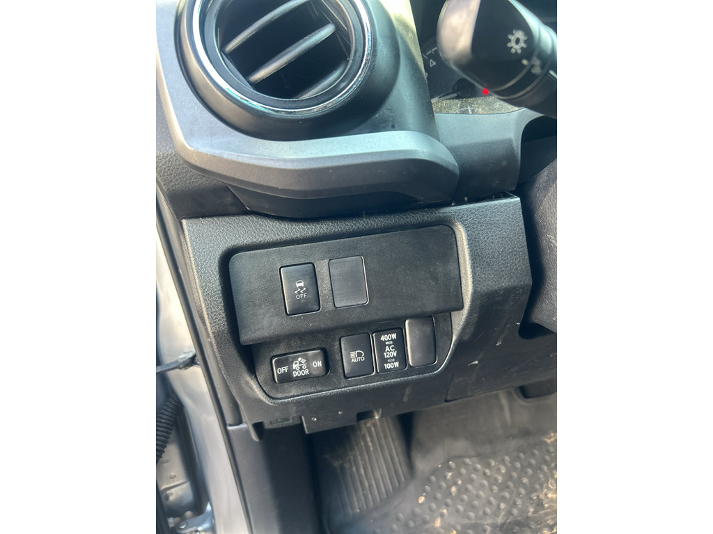Used 2021 Toyota Tacoma TRD Off-Road w/ Technology Package AWD/4WD image 16