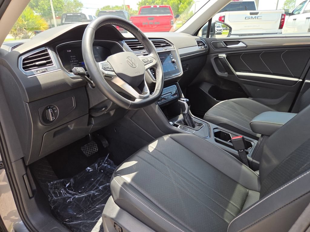 Used 2024 Volkswagen Tiguan SE FWD image 31