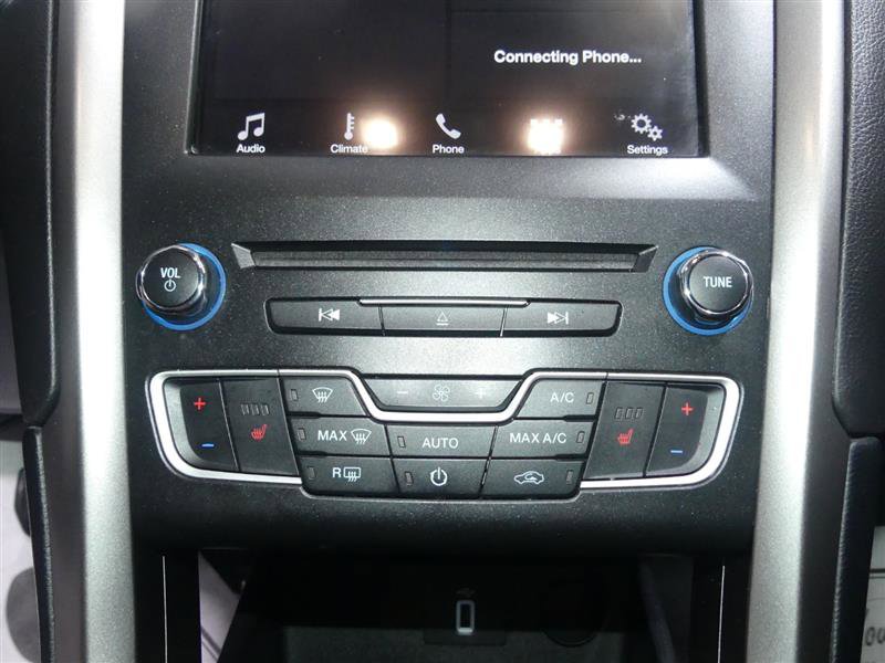 Used 2017 Ford Fusion SE w/ Fusion SE Technology Package image 36