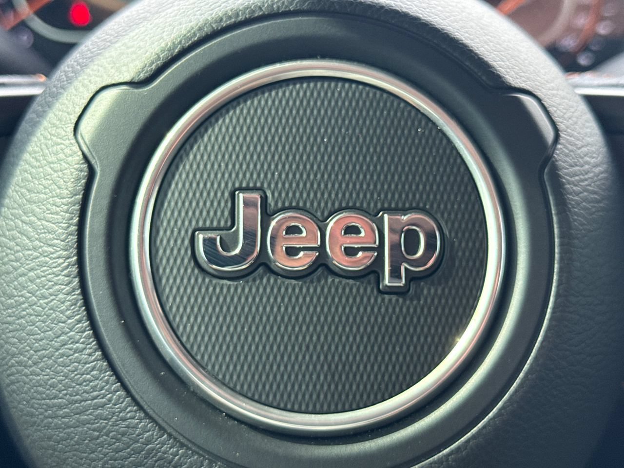 Used 2024 Jeep Gladiator Mojave w/ Technology Group AWD/4WD image 28