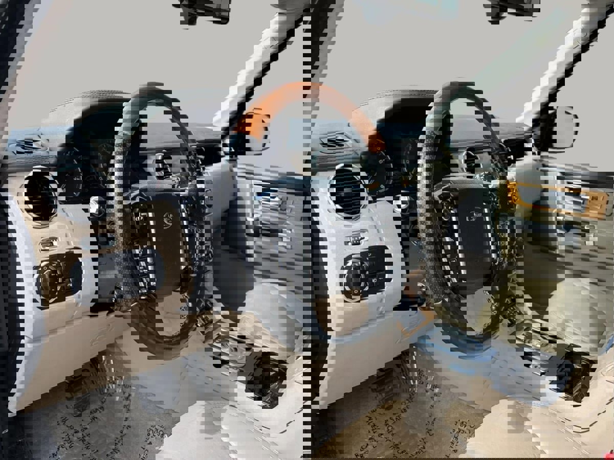 Used 2015 Land Rover LR4 HSE LUX image 11